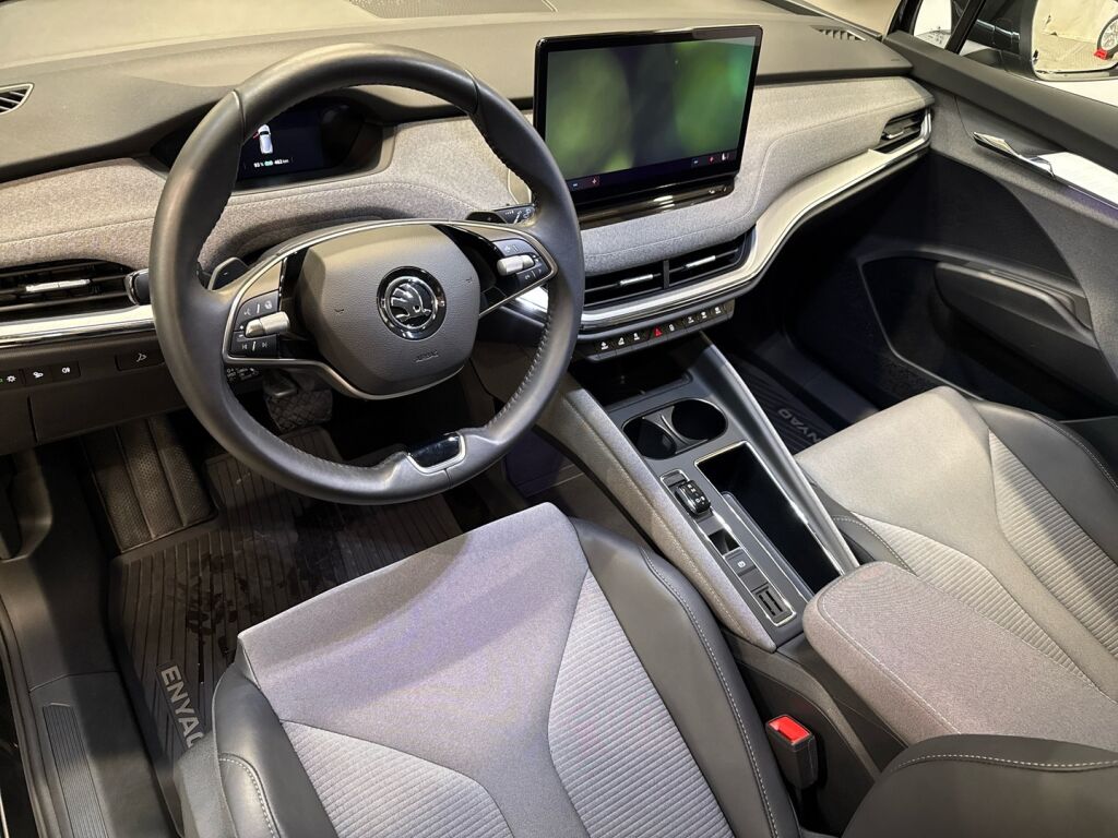 Skoda Enyaq 2024 Musta