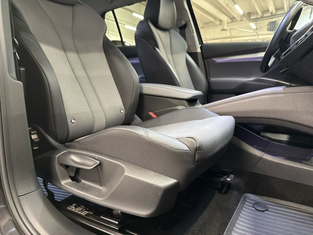 Skoda Enyaq 2024 Musta