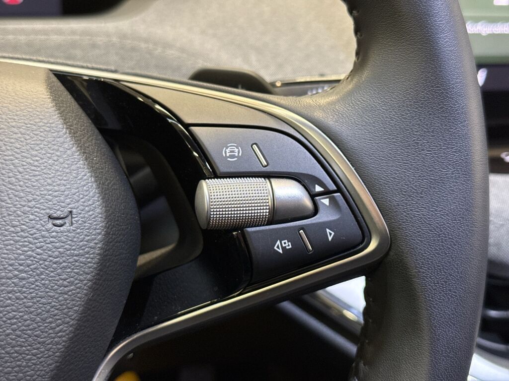 Skoda Enyaq 2024 Musta