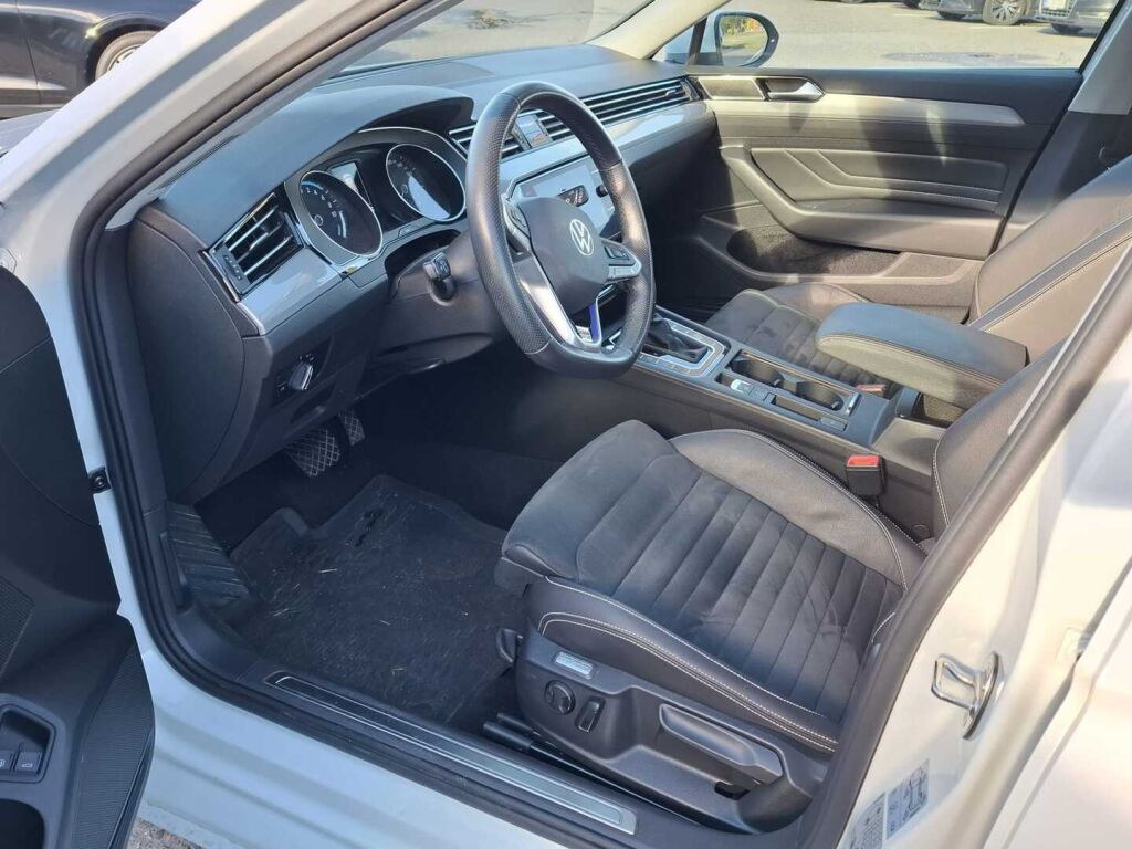 Volkswagen Passat 2021 Valkoinen