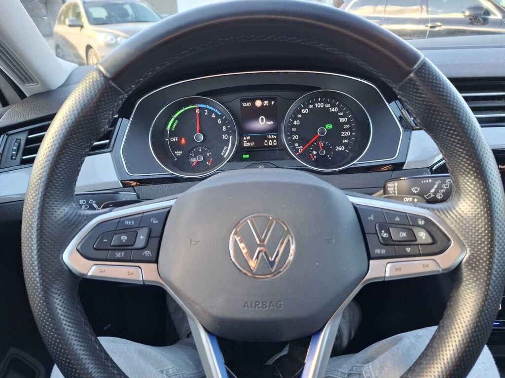 Volkswagen Passat 2021 Valkoinen