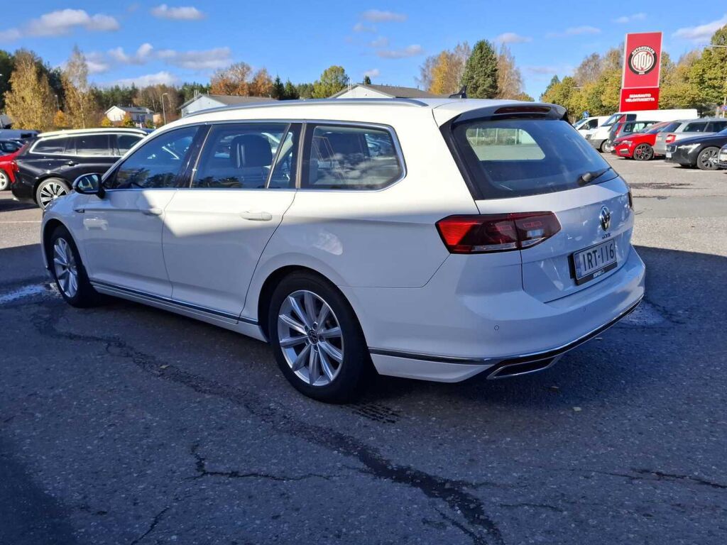 Volkswagen Passat 2021 Valkoinen