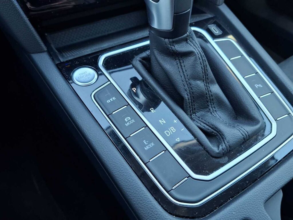 Volkswagen Passat 2021 Valkoinen
