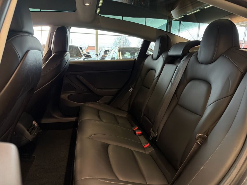Tesla Model 3 2019 Harmaa