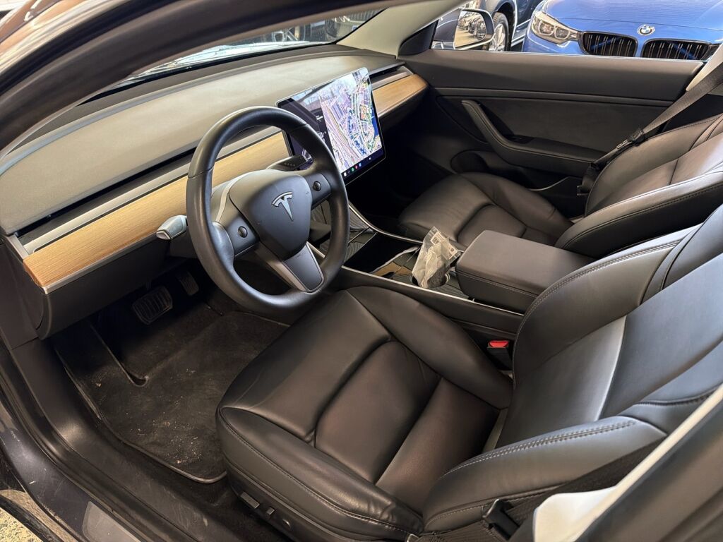 Tesla Model 3 2019 Harmaa