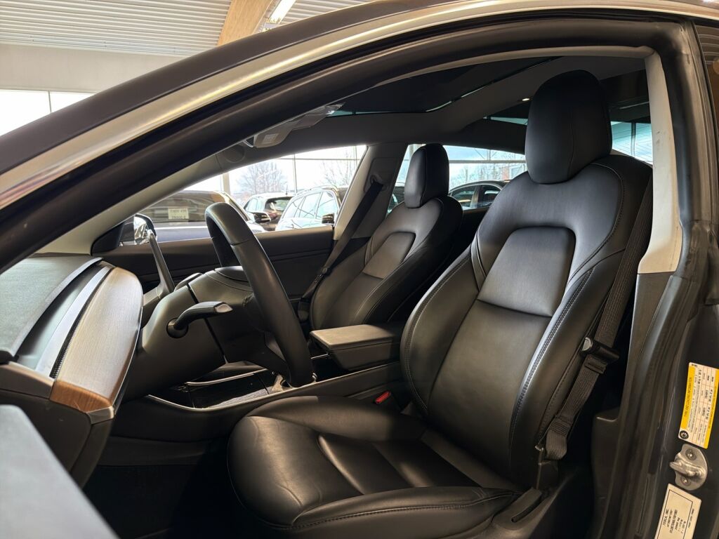 Tesla Model 3 2019 Harmaa