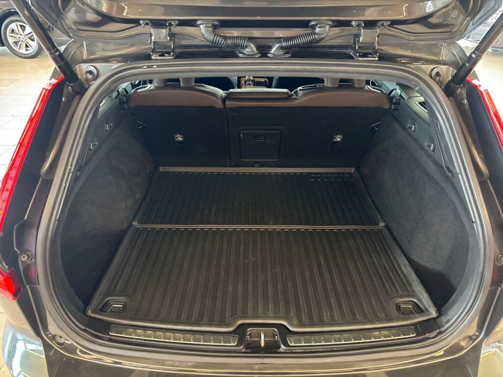 Volvo V60 2020 Harmaa