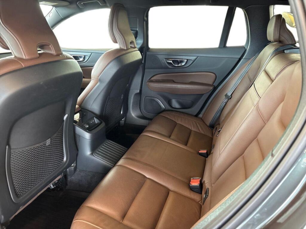 Volvo V60 2020 Harmaa