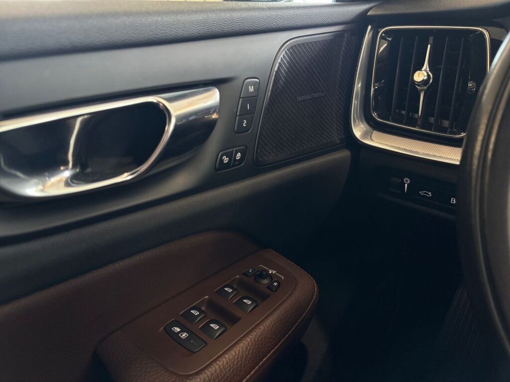 Volvo V60 2020 Harmaa