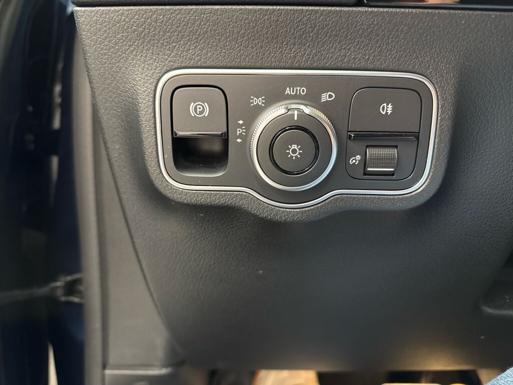 Mercedes-Benz EQA 2023 Sininen