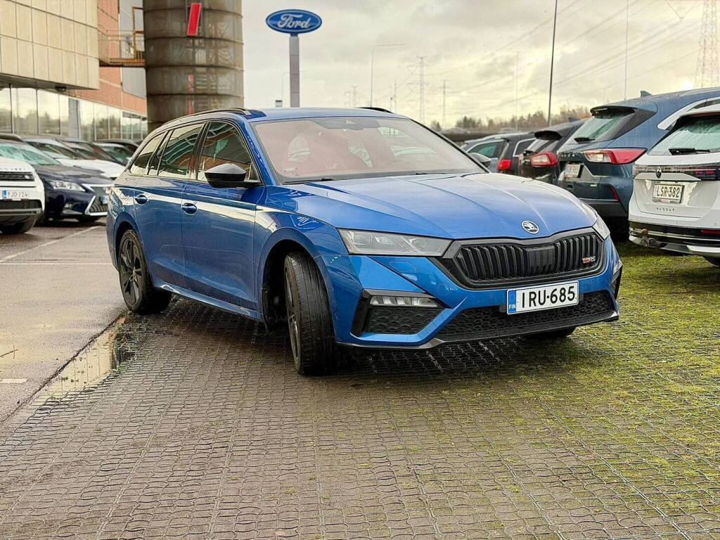 Skoda Octavia 2024 Sininen