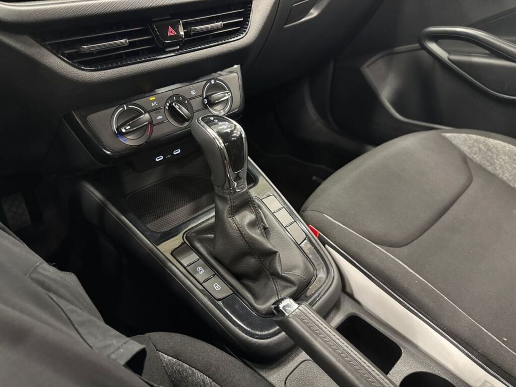 Skoda Fabia 2024 Valkoinen