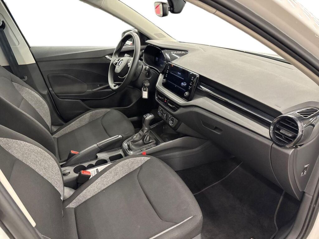 Skoda Fabia 2024 Valkoinen