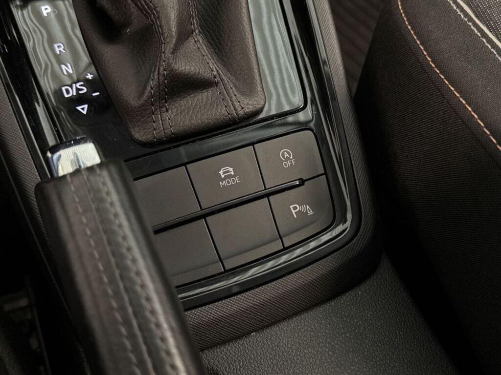 Skoda Kamiq 2020 Ruskea (beige)