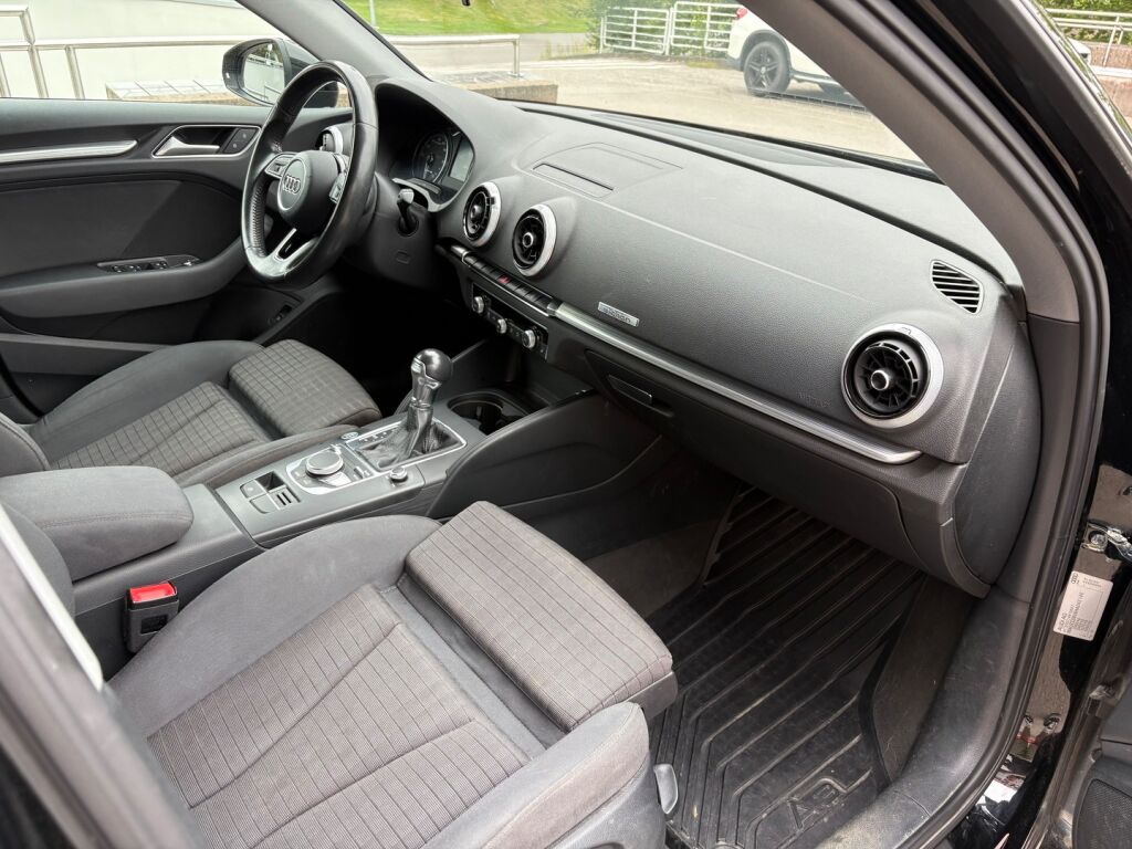 Audi A3 2017 Musta