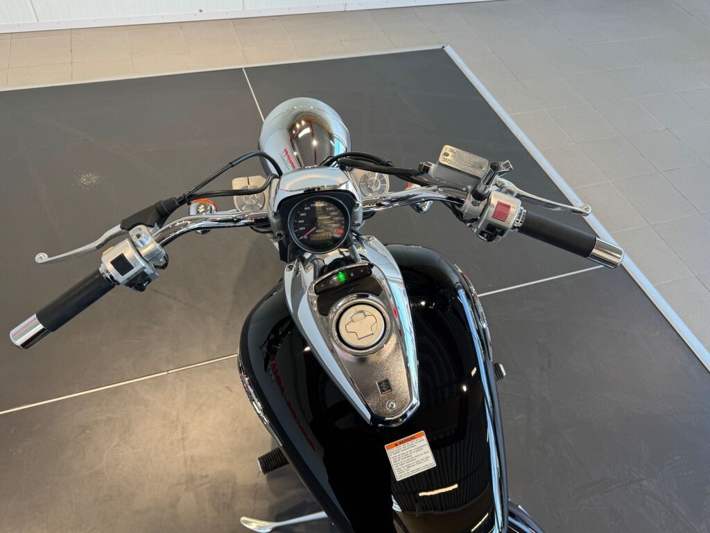 Suzuki INTRUDER 2006 Musta