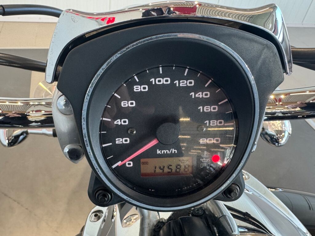 Suzuki INTRUDER 2006 Musta