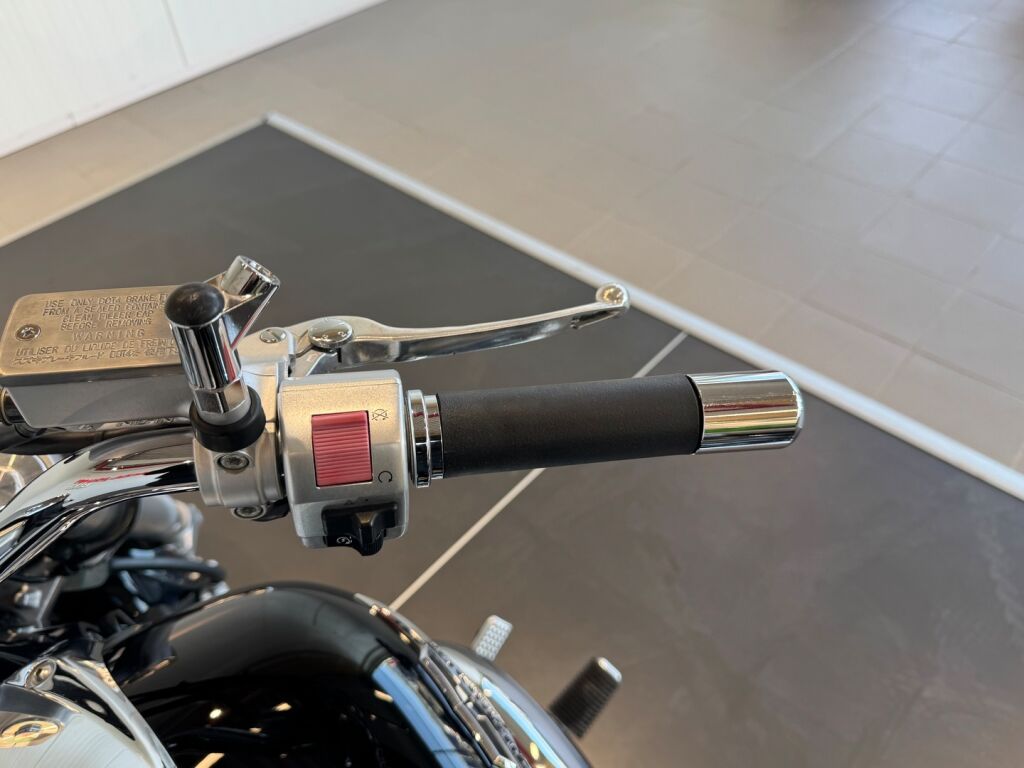 Suzuki INTRUDER 2006 Musta