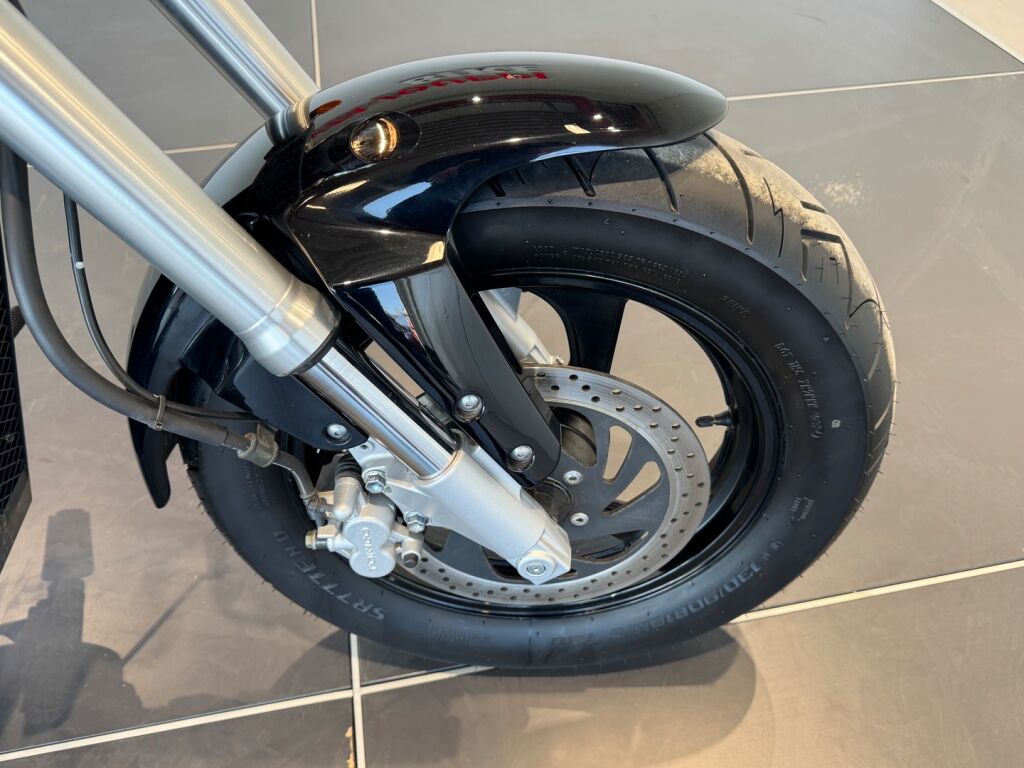 Suzuki INTRUDER 2006 Musta