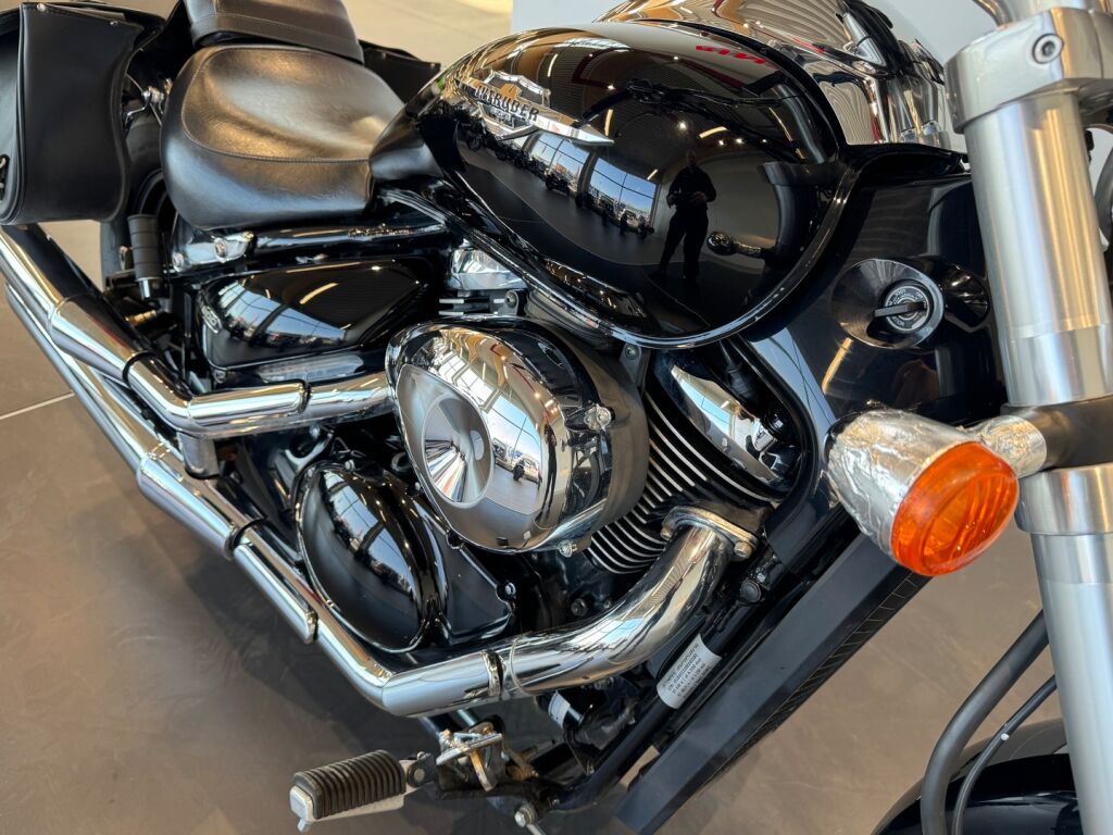 Suzuki INTRUDER 2006 Musta