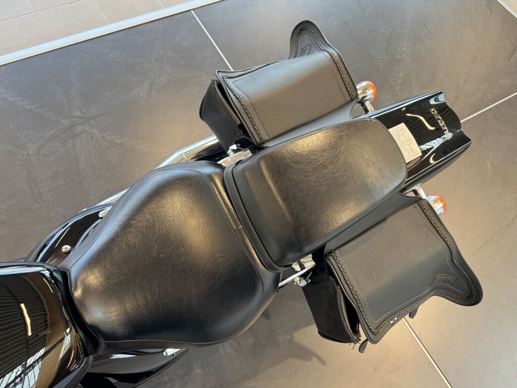 Suzuki INTRUDER 2006 Musta