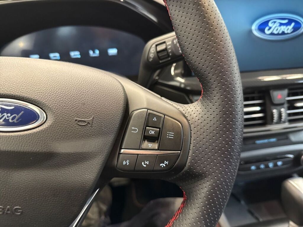 Ford Focus 2025 Punainen