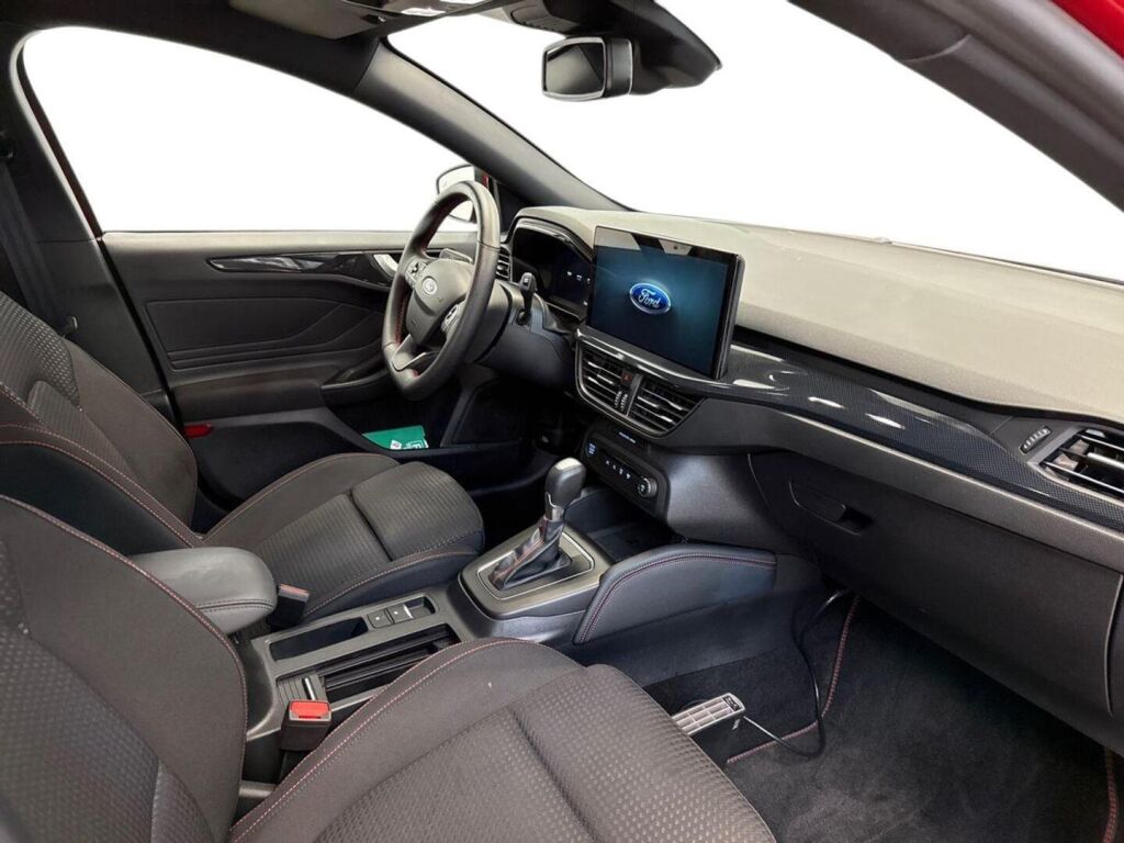 Ford Focus 2025 Punainen