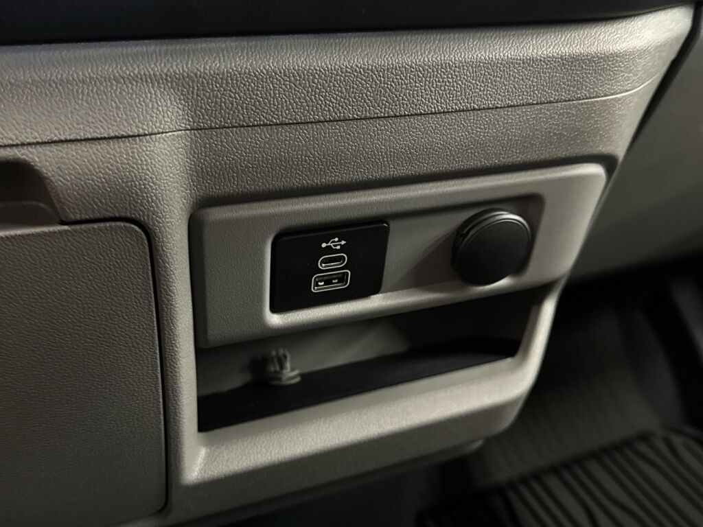 Ford Transit Custom 2025 Musta