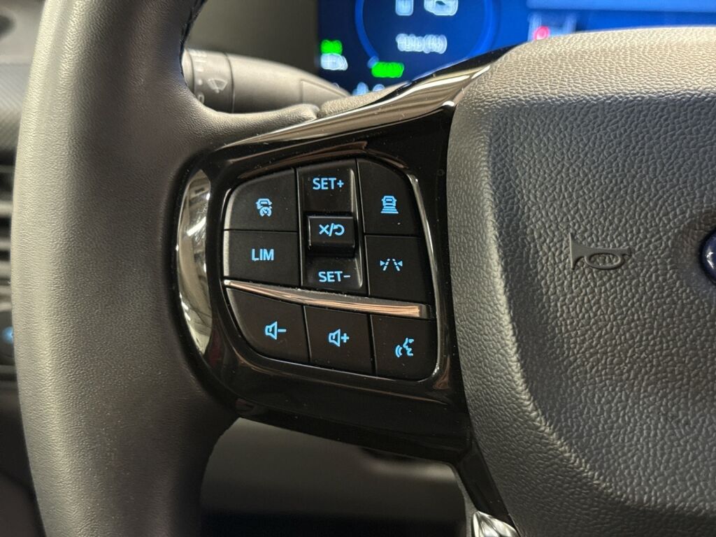 Ford Transit Custom 2025 Punainen