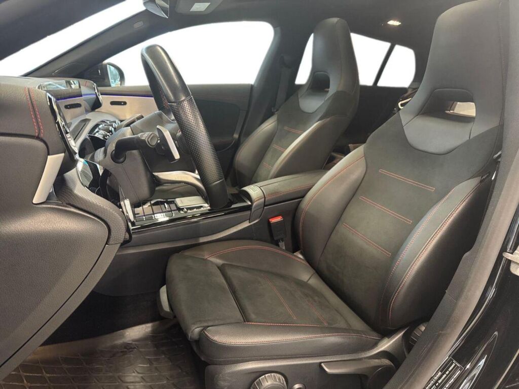 Mercedes-Benz CLA 2023 Musta