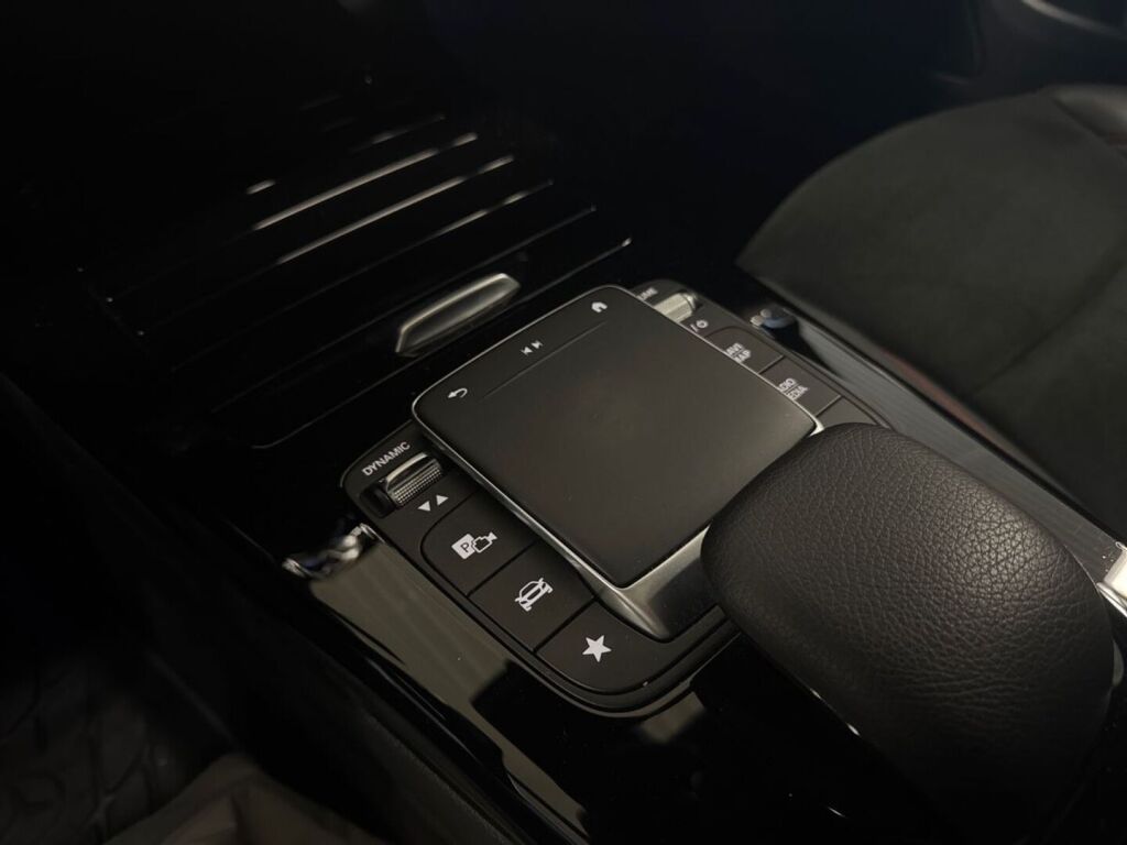Mercedes-Benz CLA 2023 Musta