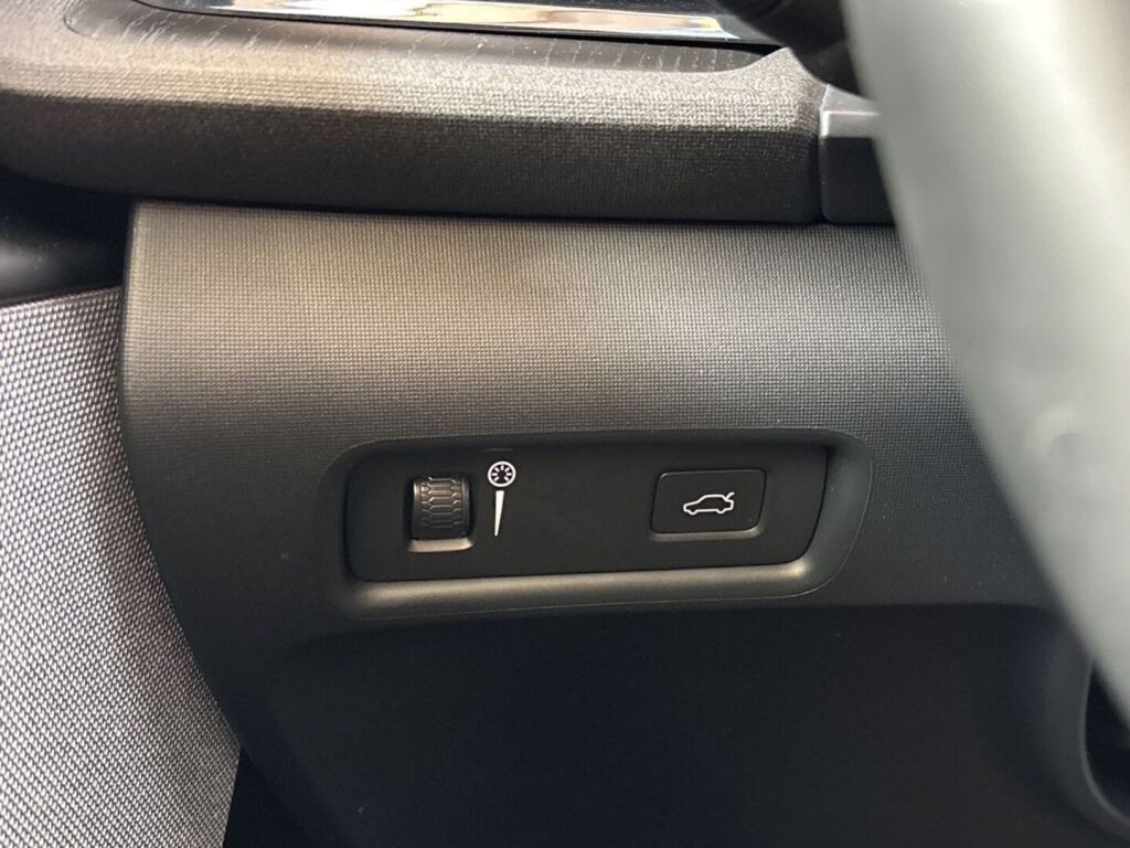 Polestar 2 2021 Musta