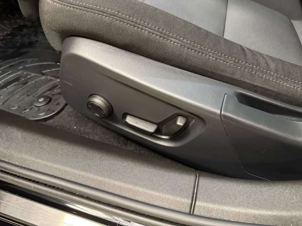 Polestar 2 2021 Musta