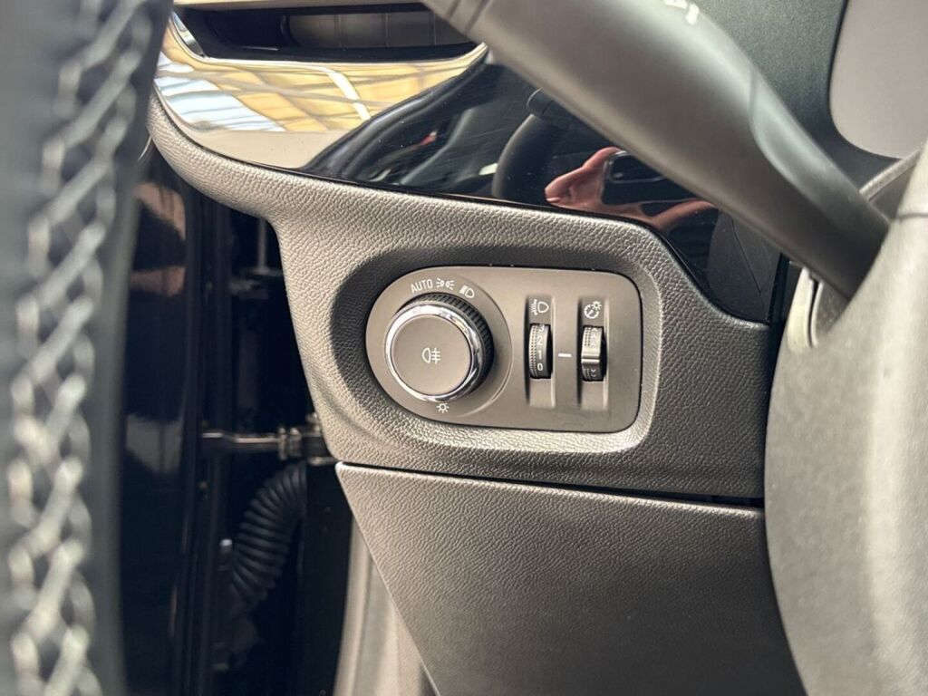 Opel Corsa-e 2024 Musta