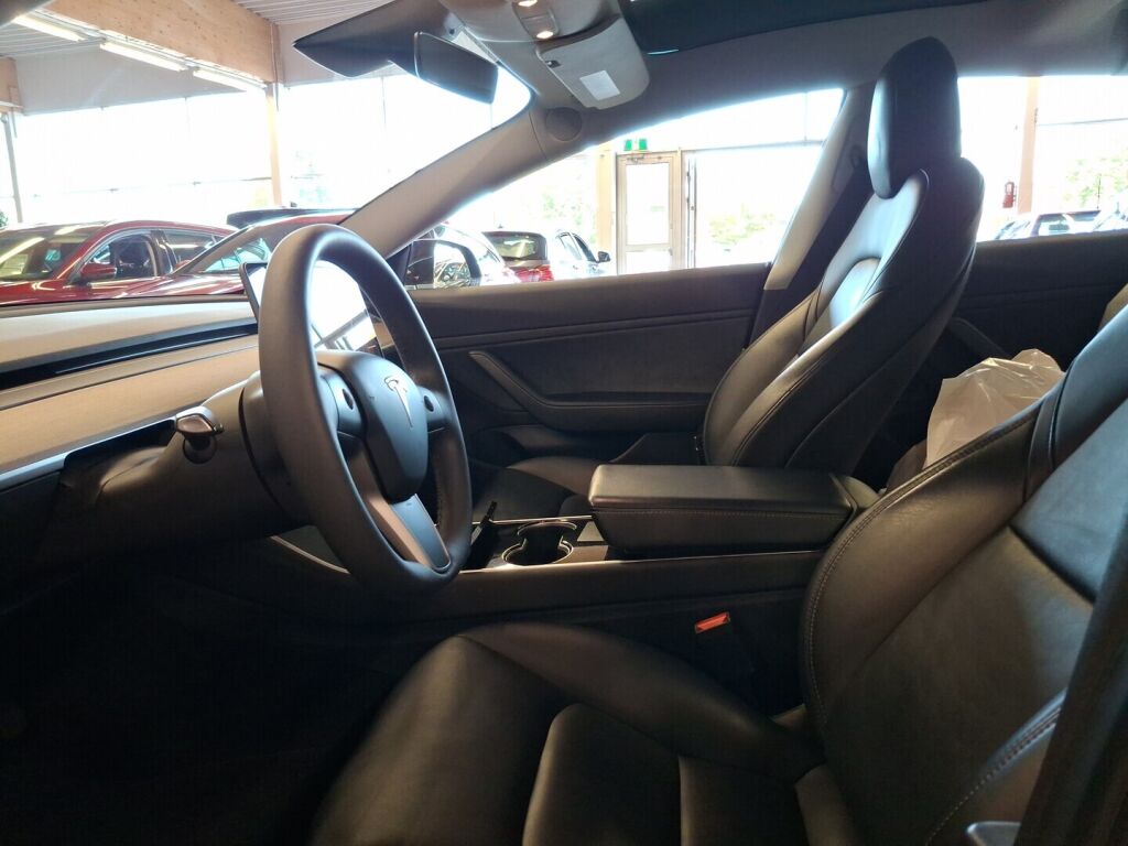 Tesla Model 3 2020 Musta