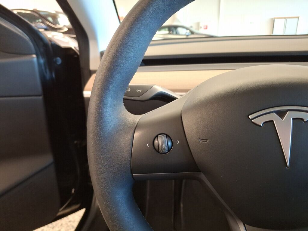 Tesla Model 3 2020 Musta