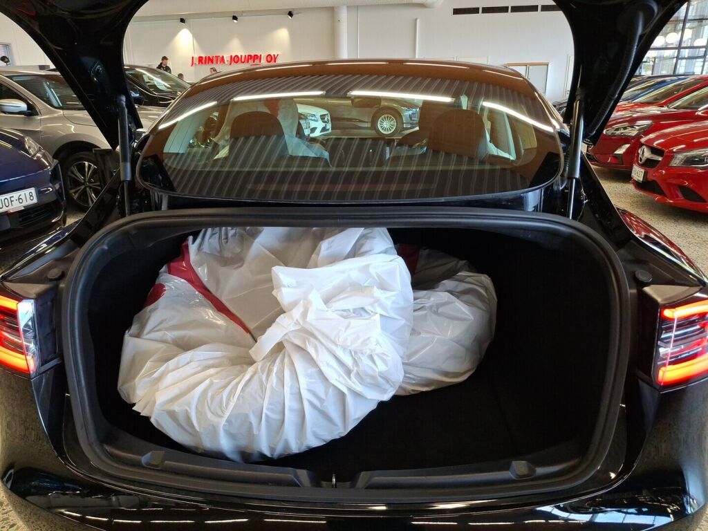 Tesla Model 3 2020 Musta