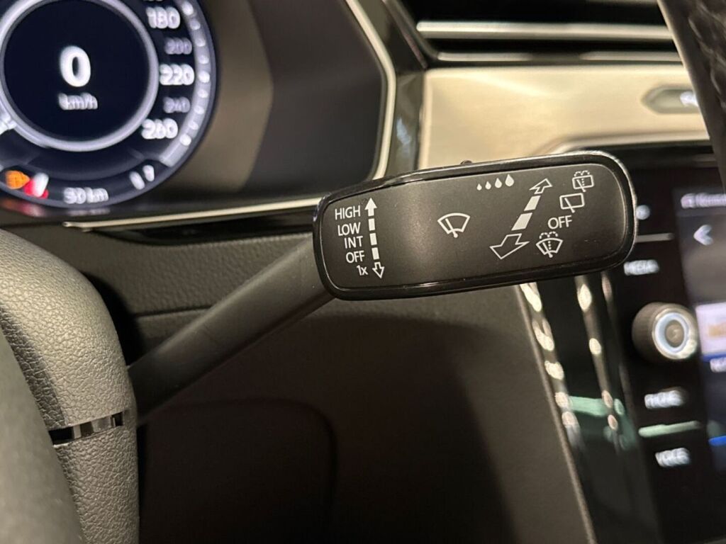 Volkswagen Passat 2018 Valkoinen
