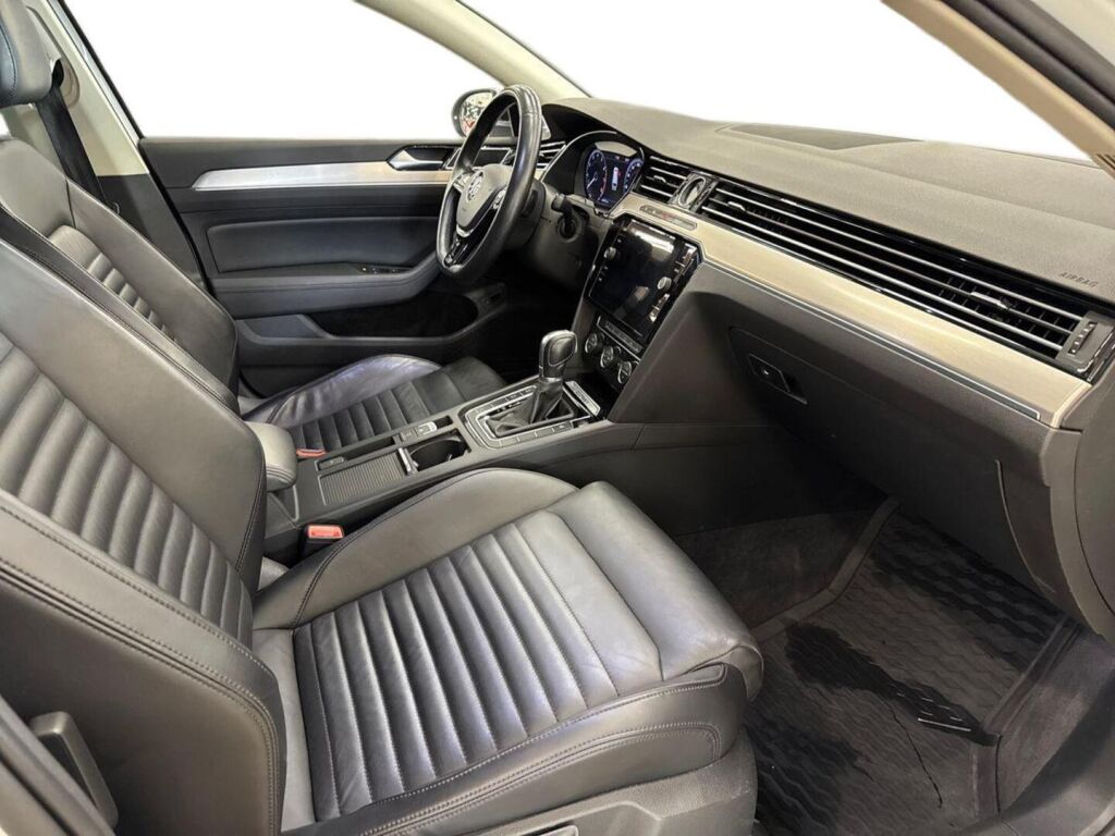 Volkswagen Passat 2018 Valkoinen