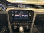 Volkswagen Passat 2018 Valkoinen