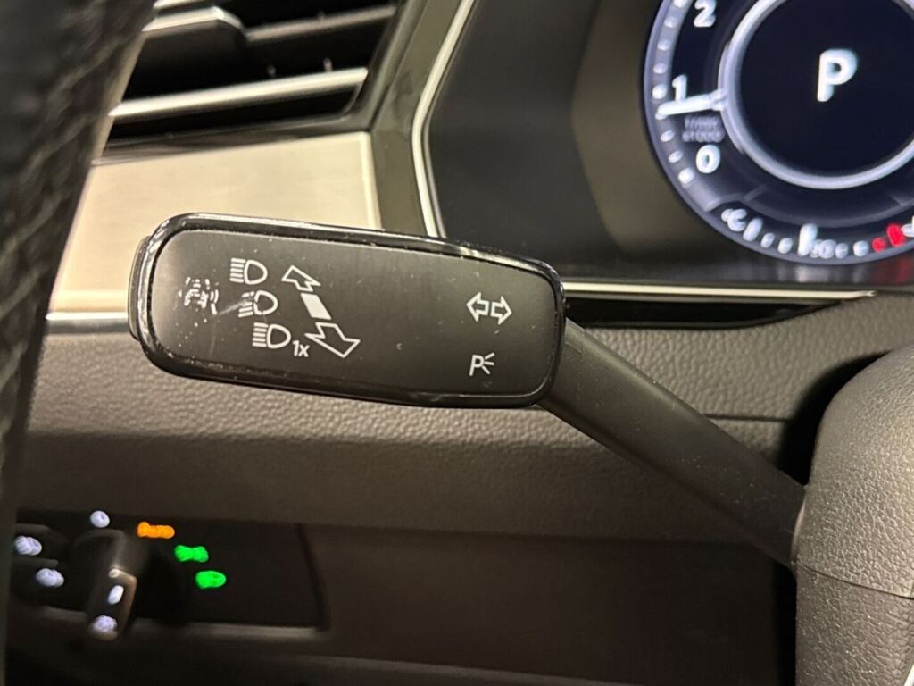 Volkswagen Passat 2018 Valkoinen