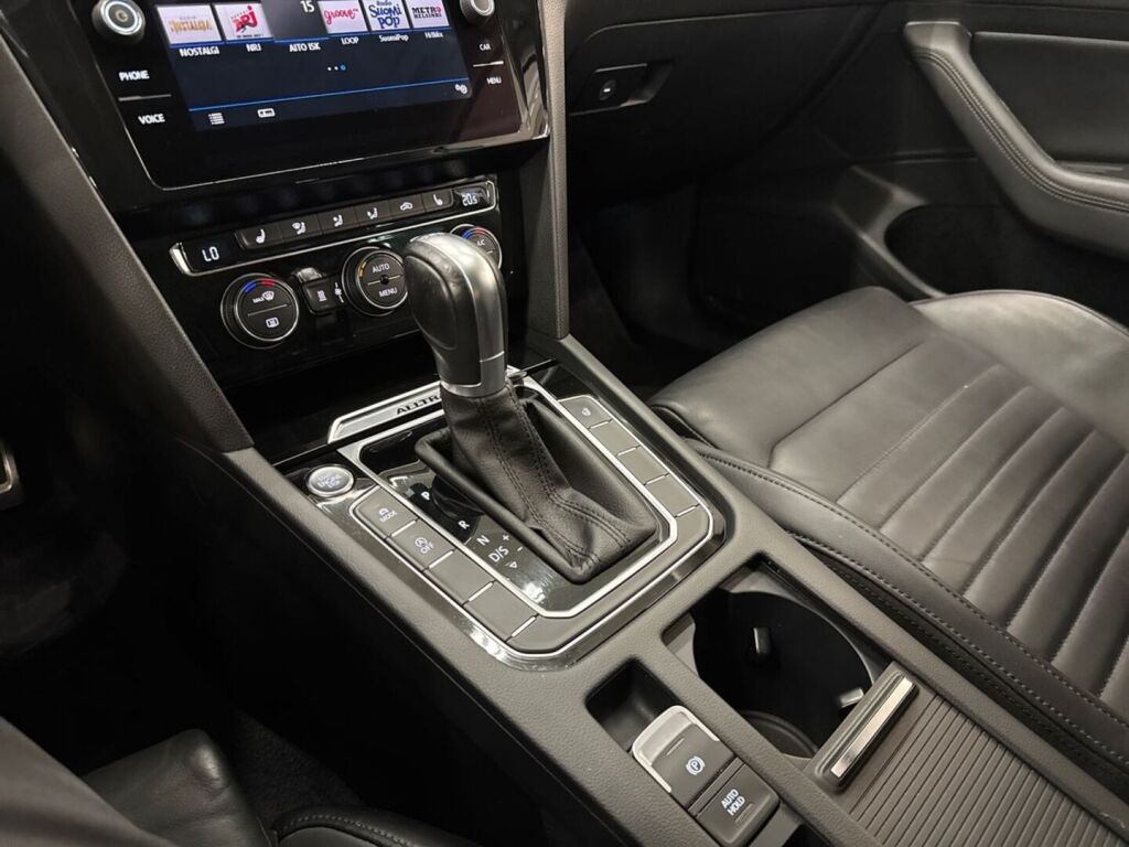 Volkswagen Passat 2018 Valkoinen