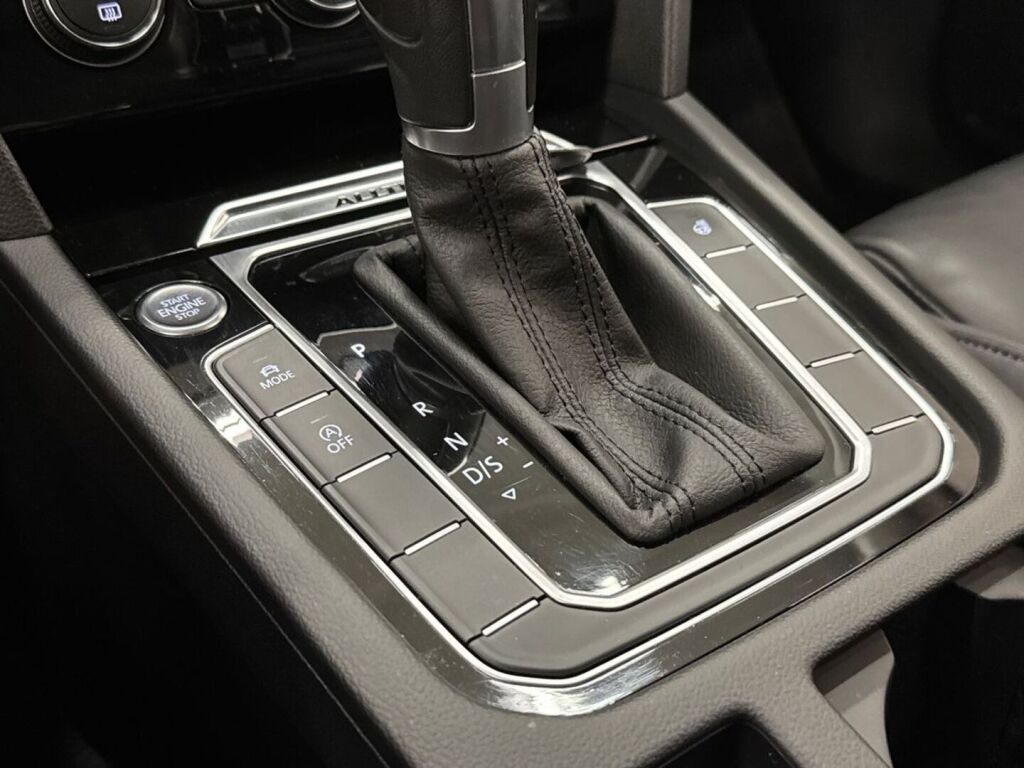 Volkswagen Passat 2018 Valkoinen