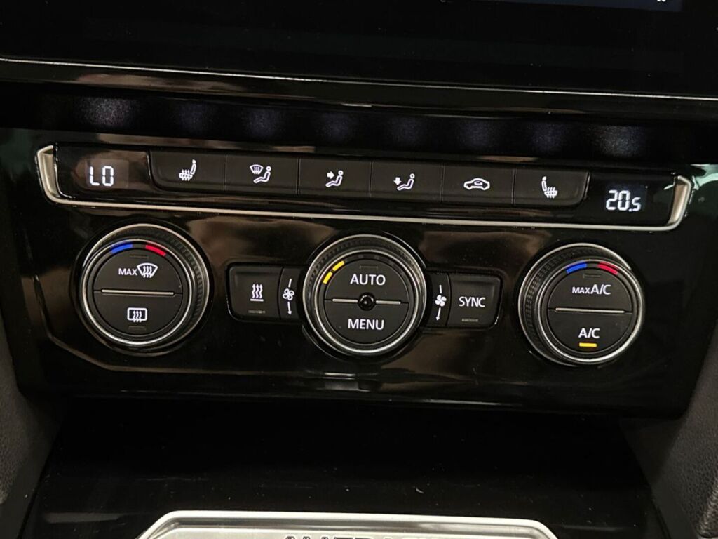 Volkswagen Passat 2018 Valkoinen
