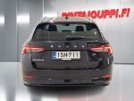 Skoda Octavia 2021 Musta