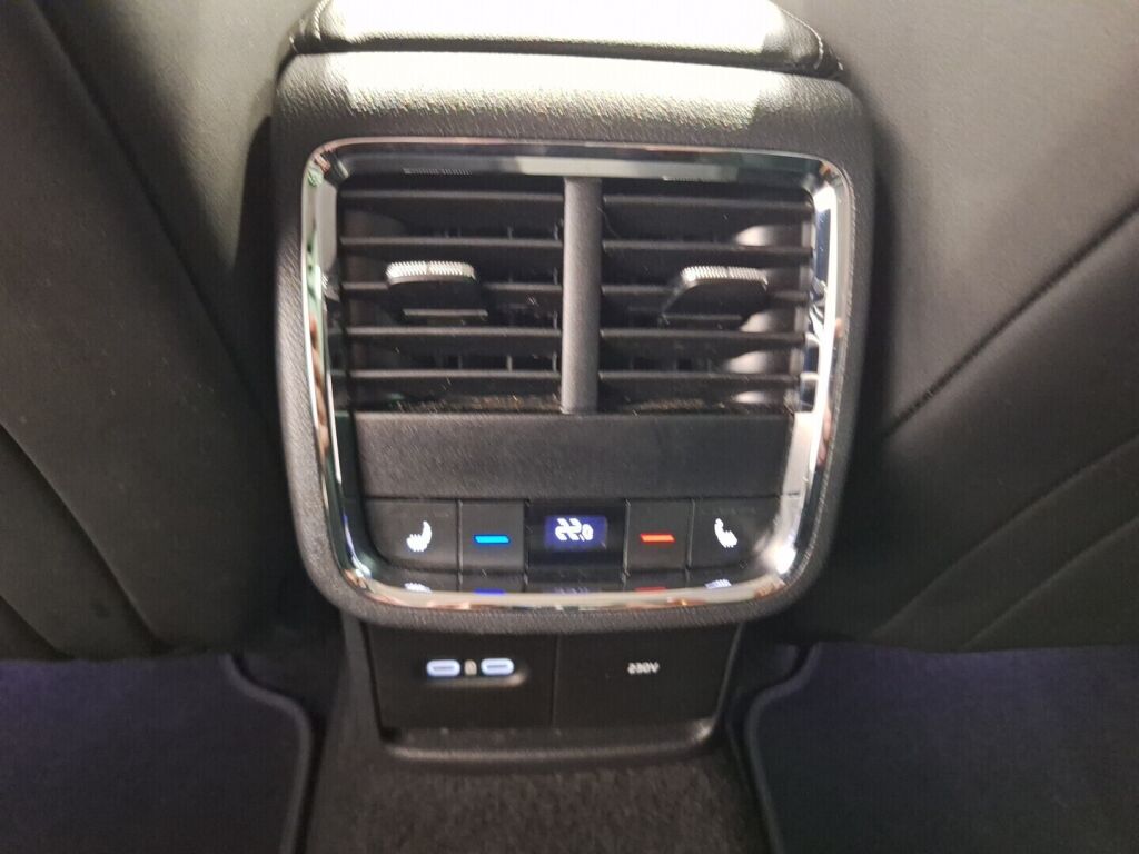 Skoda Octavia 2021 Musta