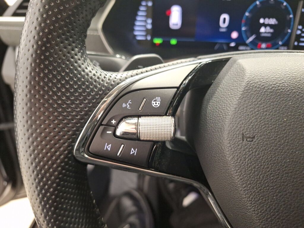 Skoda Octavia 2021 Musta