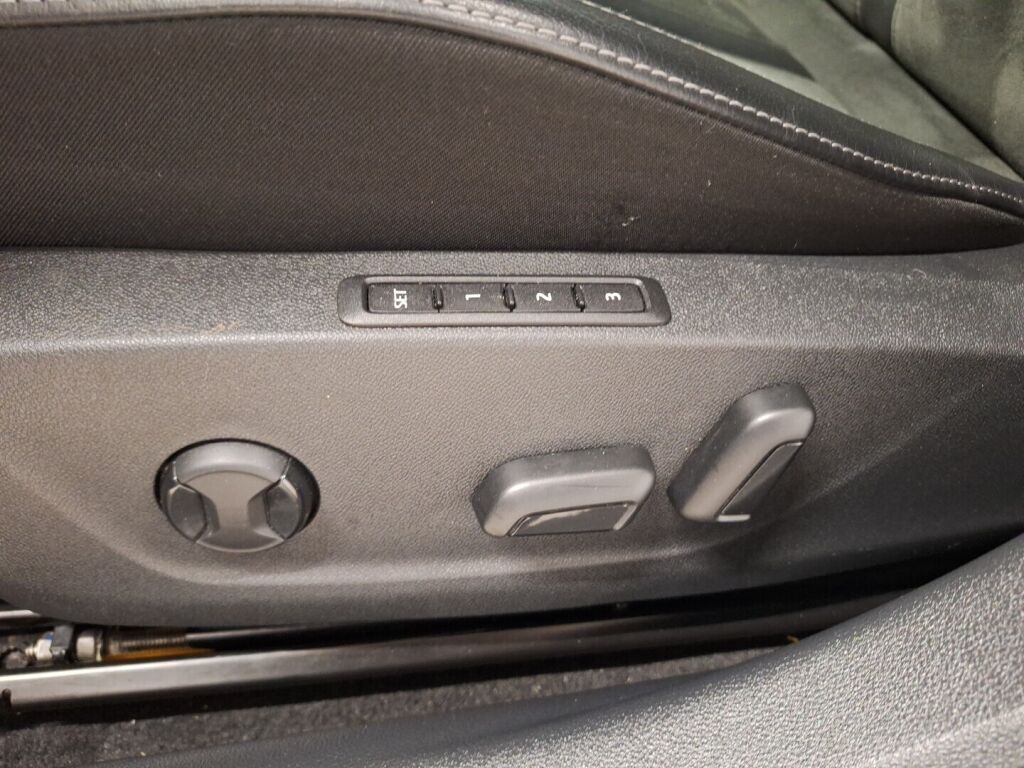 Skoda Octavia 2021 Musta