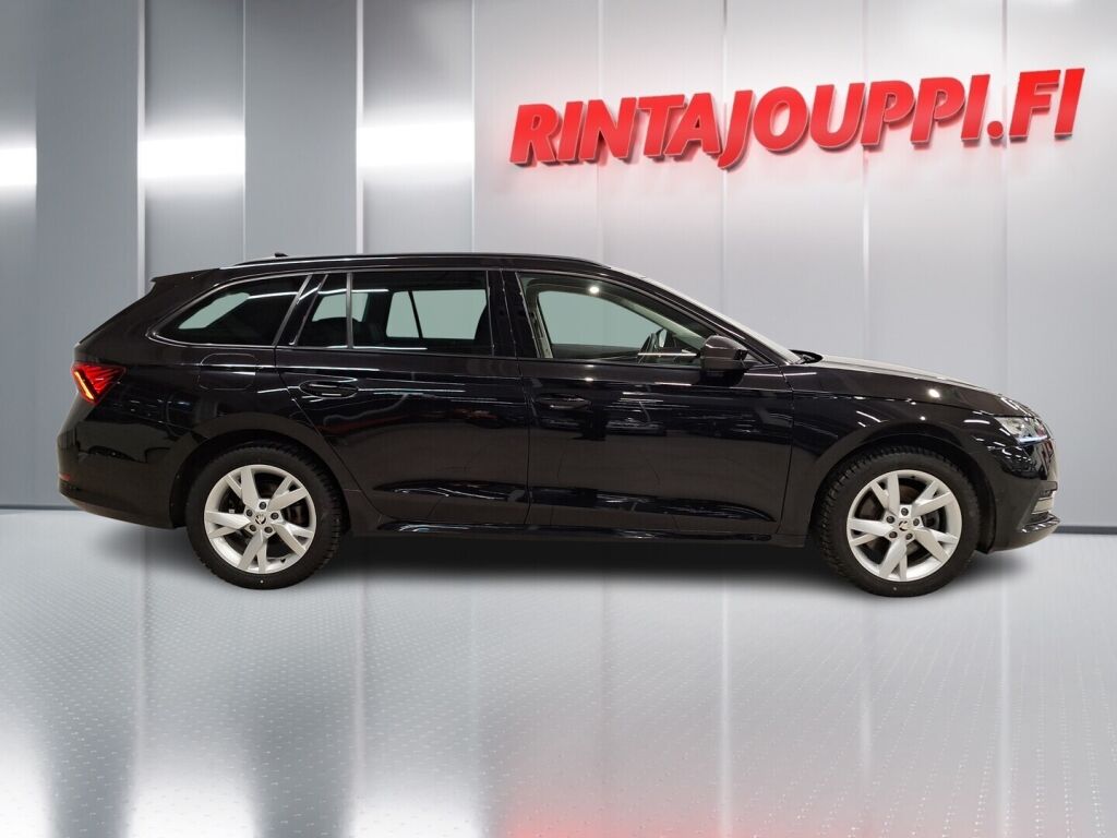 Skoda Octavia 2021 Musta