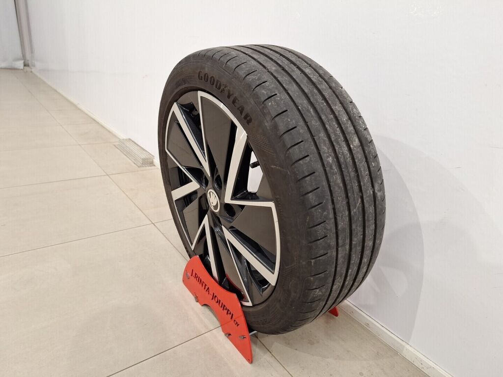 Skoda Octavia 2021 Musta